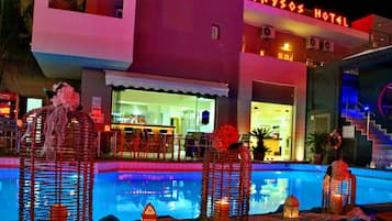 Seasonal outdoor pool, pool umbrellas, sun loungers