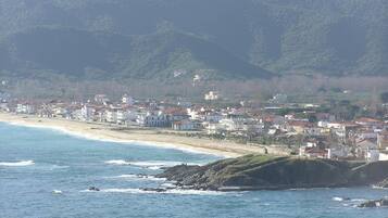 Private beach nearby, sun-loungers, beach umbrellas, beach towels