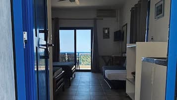 Studio Comfort, 1 kamar tidur, Bebas Asap Rokok, pemandangan samudra | 1 kamar tidur, brankas, dan didekorasi berbeda-beda