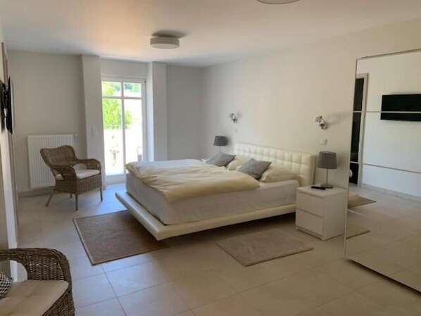 In-room safe, laptop workspace, soundproofing, cots/infant beds