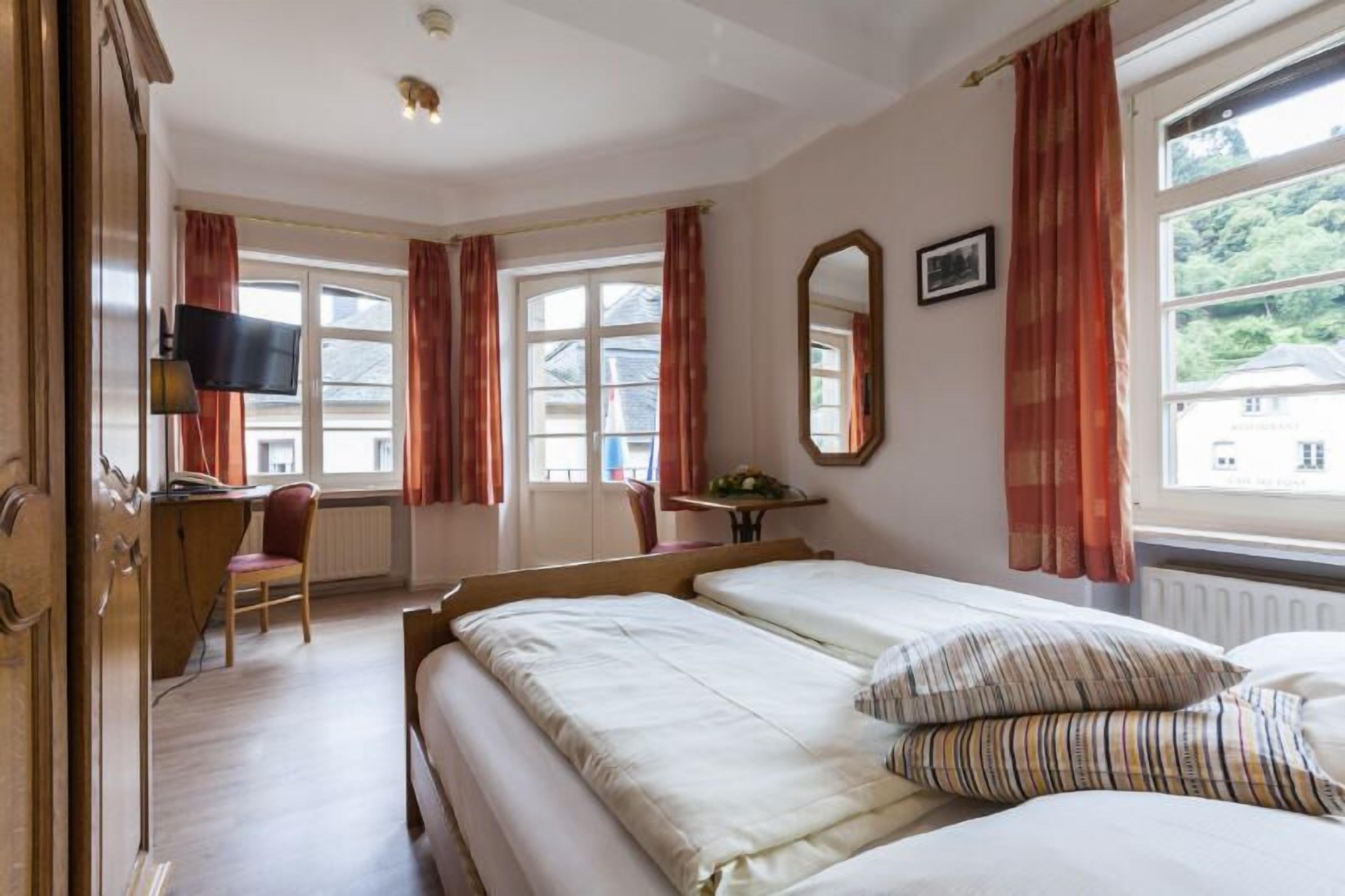 in-room safe, laptop workspace, soundproofing, cots/infant beds