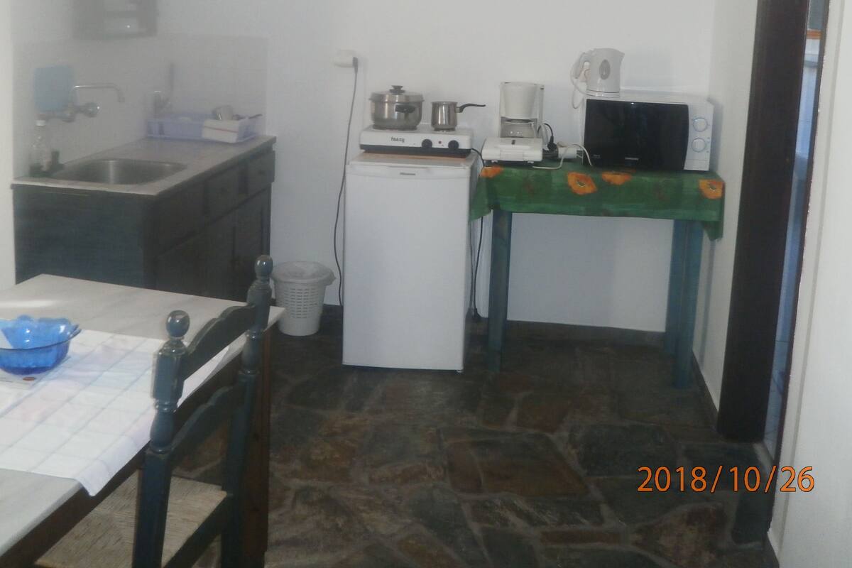 Apartment | Private kitchen | Stovetop, coffee/tea maker, electric kettle, cookware/dishes/utensils