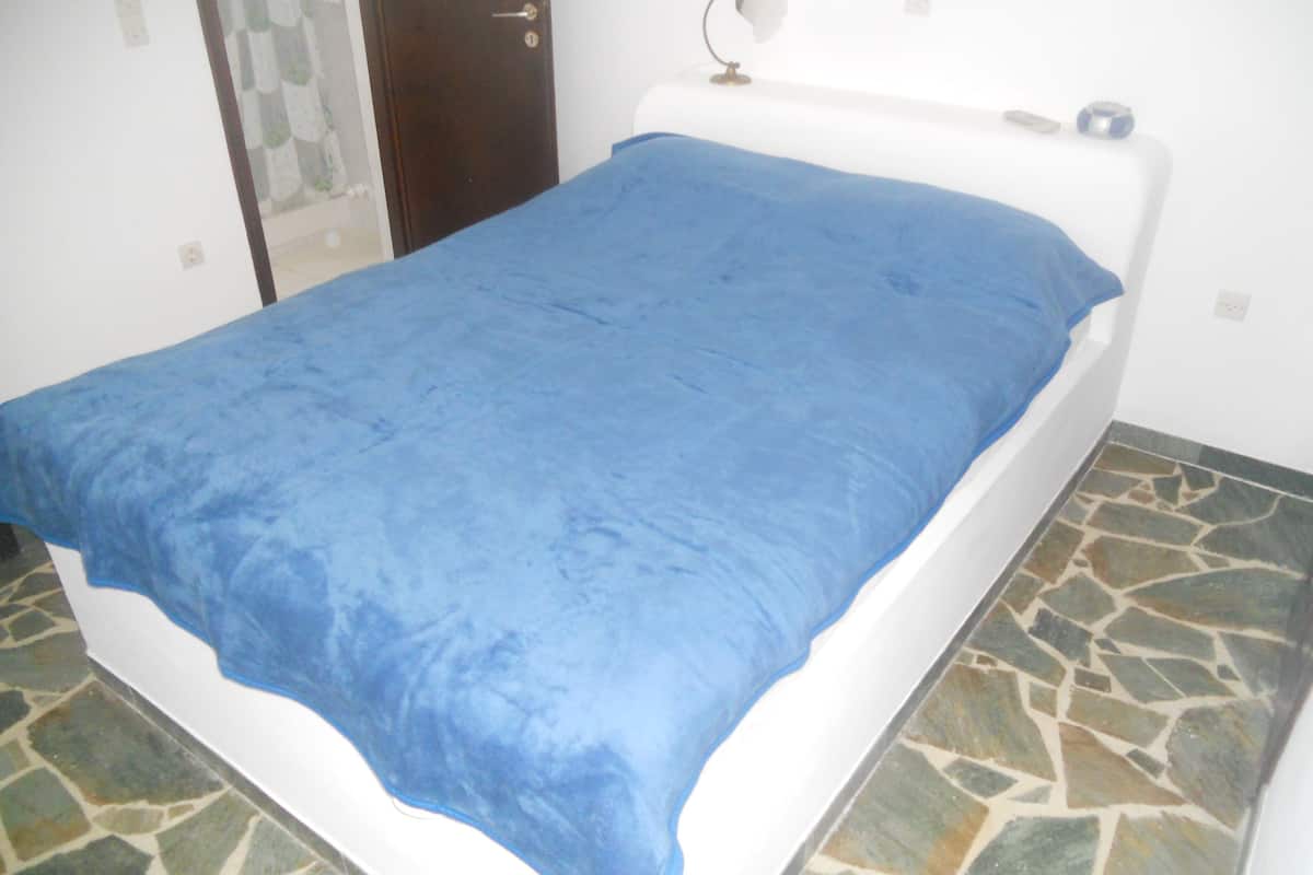 Studio | 1 bedroom, in-room safe, soundproofing, free WiFi
