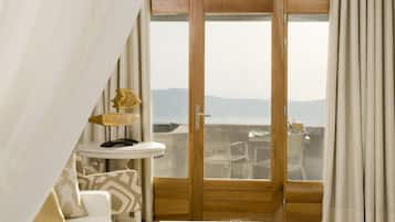 Superior Suite, Hot Tub, Caldera View | Living area | 32-inch flat-screen TV with satellite channels, TV