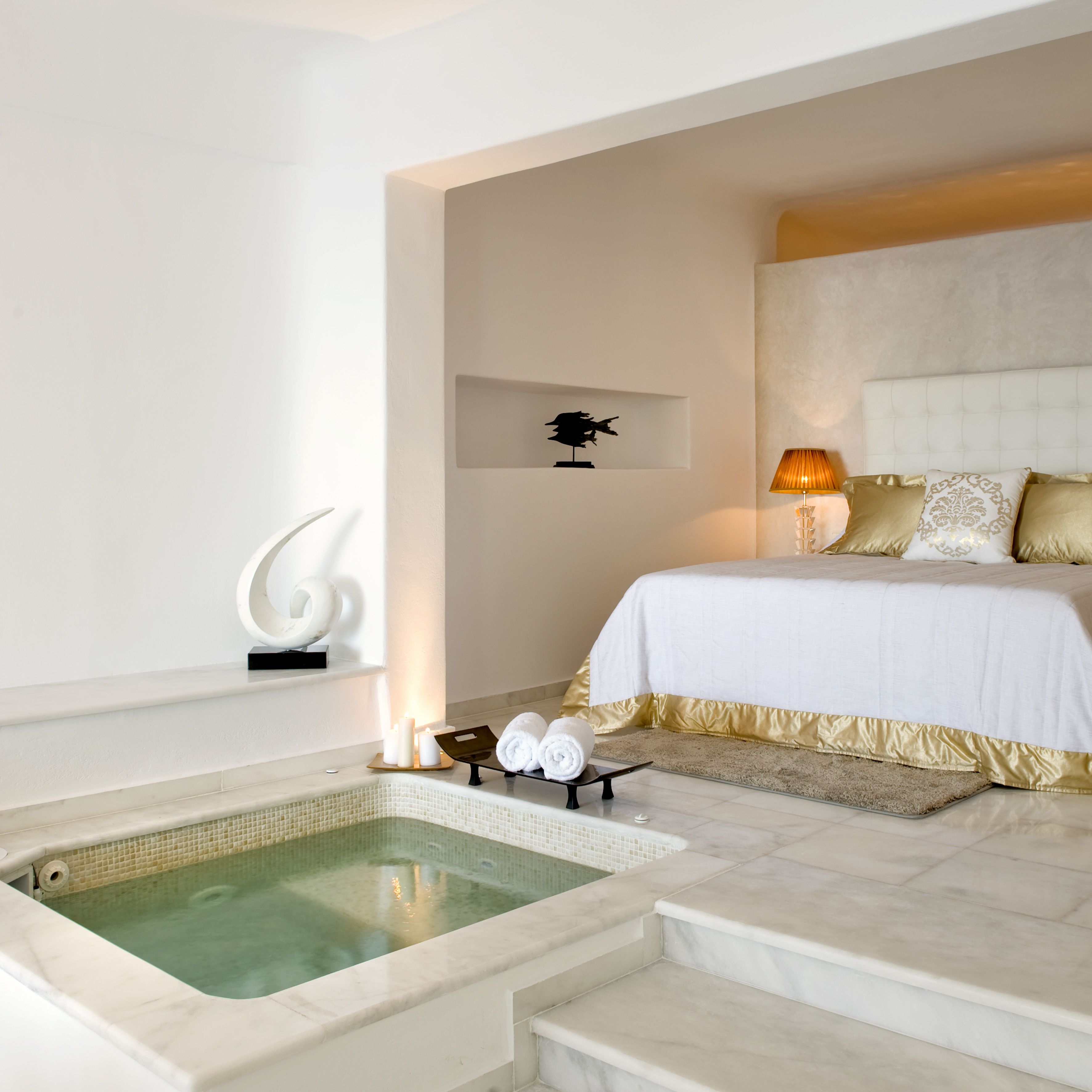 grand suite, pool and hot tub, caldera view | private spa tub