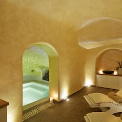 Indoor spa tub