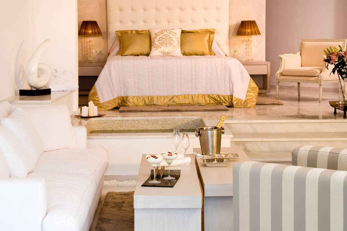 Premium bedding, pillow-top beds, minibar, in-room safe