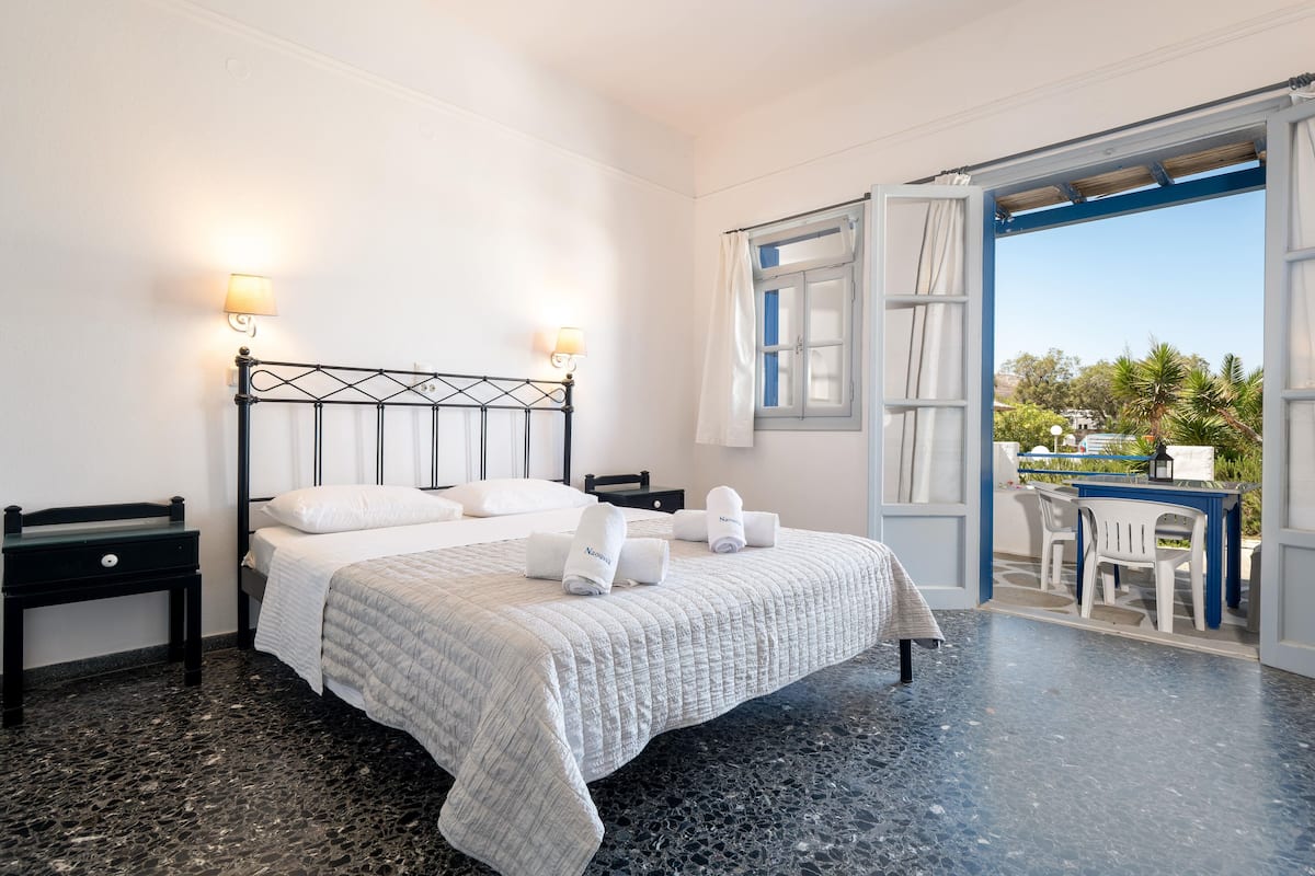 1 bedroom, Egyptian cotton sheets, premium bedding, pillowtop beds