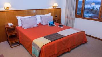 Habitación Doble Cerro | Pillow-top beds, in-room safe, individually decorated