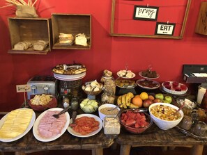 Free daily buffet breakfast  - Hostería Koi Aiken (El Calafate)