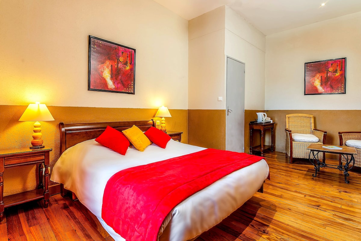 Superior Double Room | Desk, blackout drapes, soundproofing, iron/ironing board (on request)