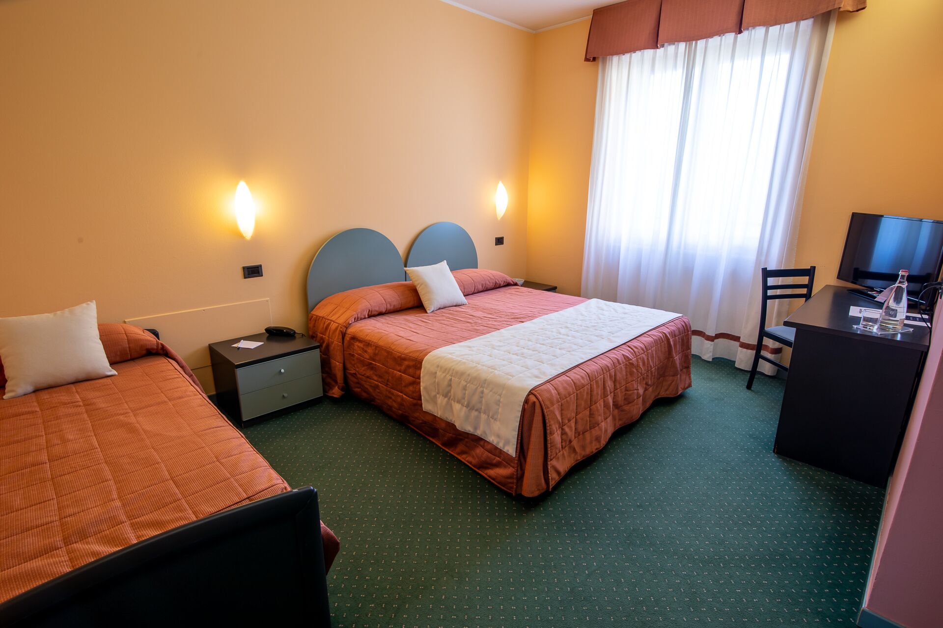 triple room | minibar, in-room safe, desk, soundproofing