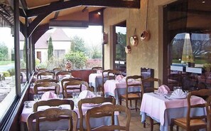 Dîner et souper servis sur place, cuisine française