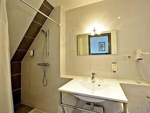 Savon, shampooing, papier de toilette