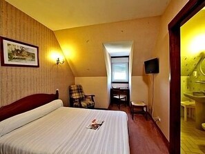 Chambre double pour 1 personne | Coffre-fort, bureau, lit de bébé (gratuit), lit d’appoint (supplément)