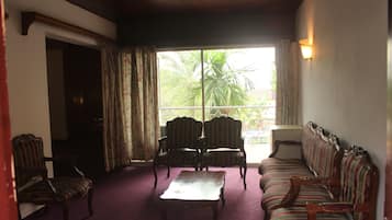 Condo, 1 habitación | Sala de estar | Televisión