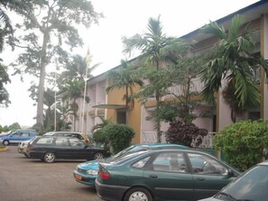 Free self-parking - Central Hotel (Yaoundé)