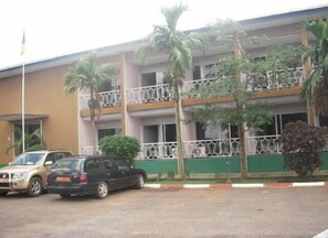 Free self-parking - Central Hotel (Yaoundé)