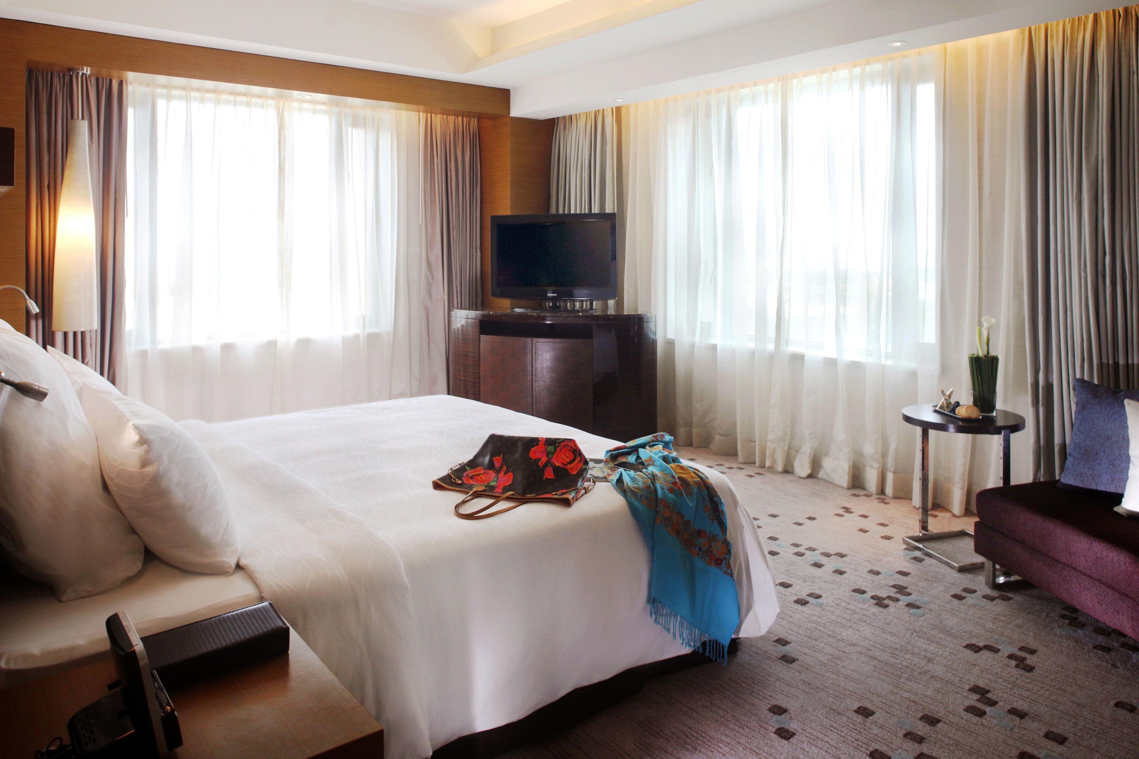 Seprai premium, selimut bulu angsa, bantalan ekstra lembut, dan minibar