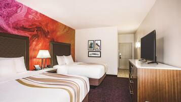 Kamer, 2 queensize bedden, niet-roken | Luxe beddengoed, een kluis op de kamer, een bureau