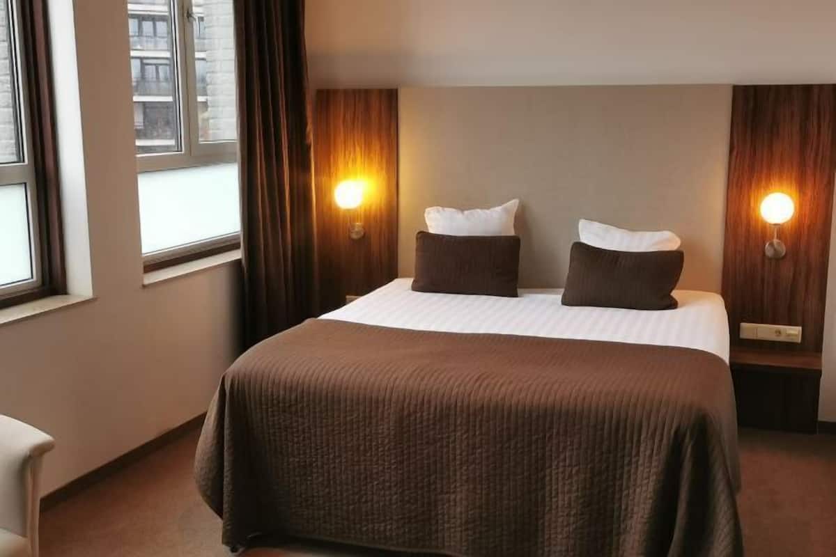 Couette en duvet d'oie, coffres-forts dans les chambres, bureau