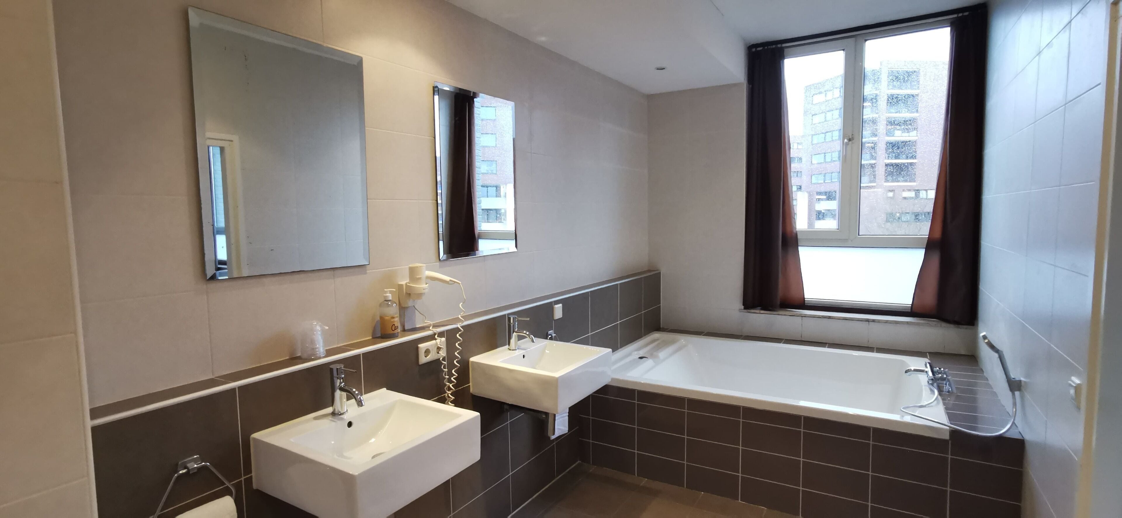 superior double room | down duvets, in-room safe, desk, soundproofing