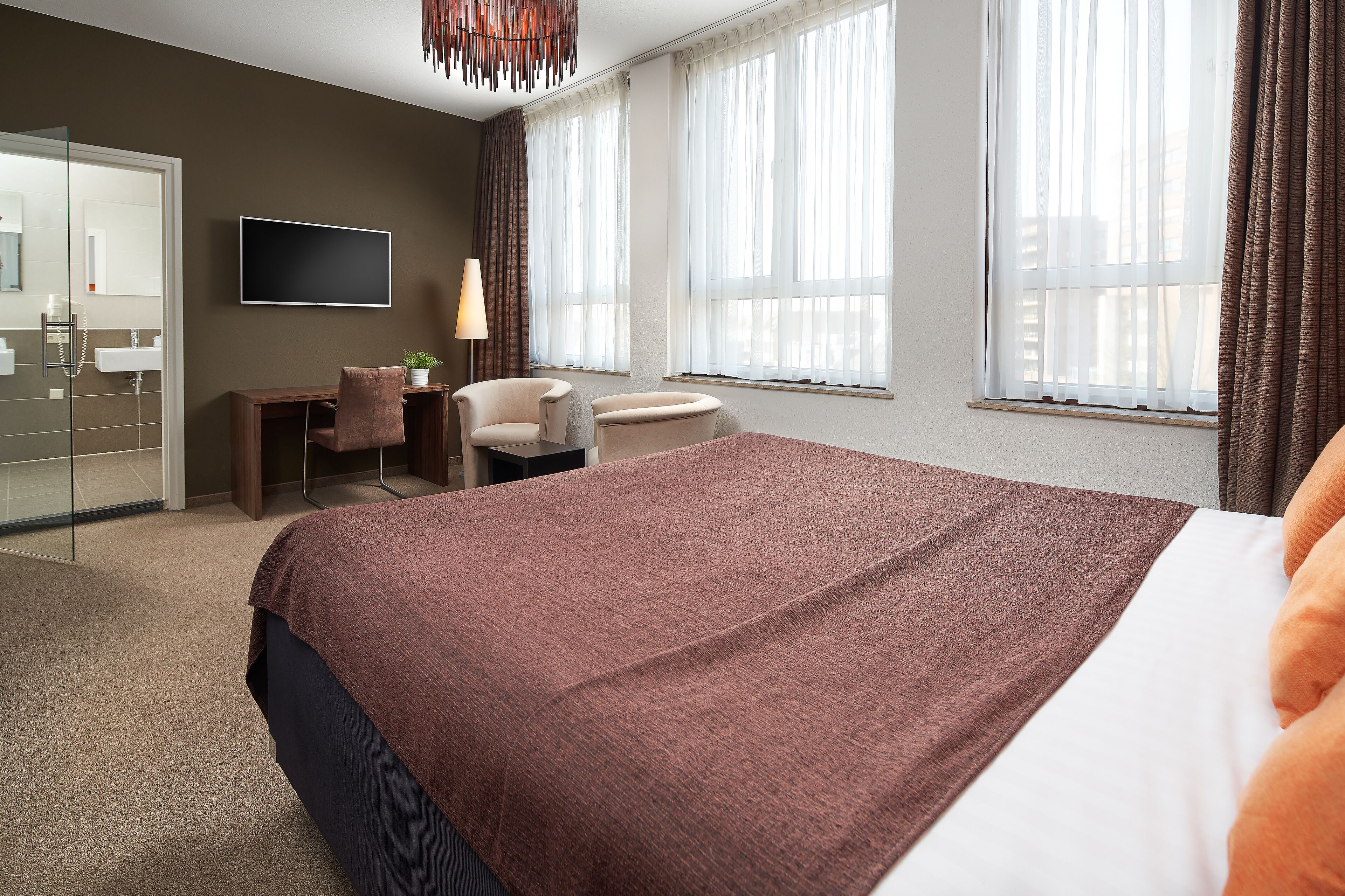 superior double room | down duvets, in-room safe, desk, soundproofing