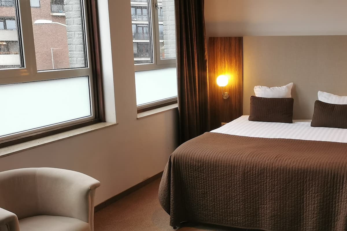 Superior Double Room | Down comforters, in-room safe, desk, soundproofing