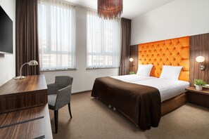 City Double or Twin Room | Gebar bulu kapas, peti besi dalam bilik, meja, kalis bunyi 