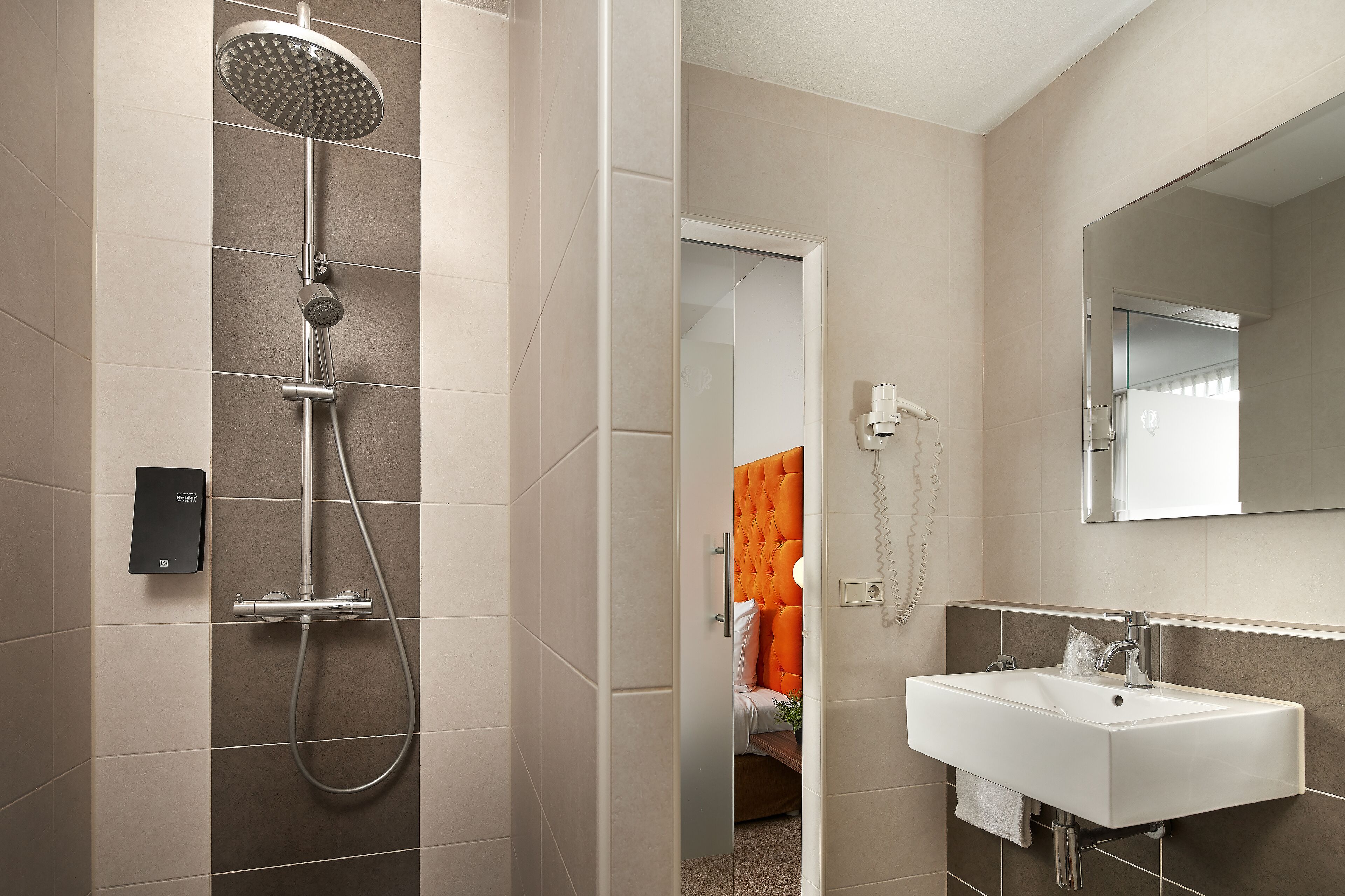 comfort twin room | bathroom | free toiletries, hair dryer, towels