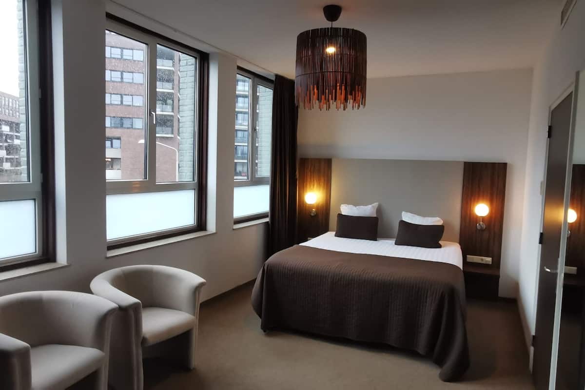 superior double room | down duvets, in-room safe, desk, soundproofing
