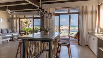 Beachfront Master Suite  | Oleskelualue