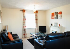 En 40-tommers smart-TV med digitale kanaler samt strømmetjenester