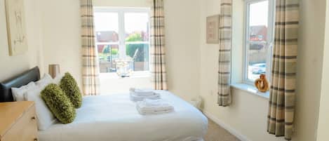 Individuelt dekorert, skrivebord for bærbar PC og strykejern/-brett