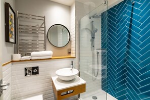 Iron/ironing board, free WiFi, bed sheets - The Victoria Inn (London)
