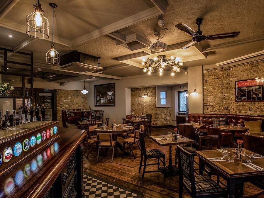 Serves lunch and dinner