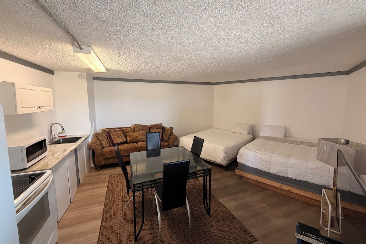 Family Suite, Kitchenette | Desk, free WiFi, bed sheets