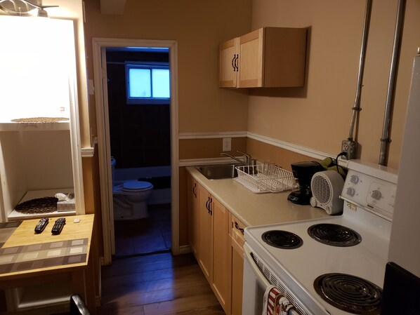 Deluxe Double or Twin Room, 1 Double Beds, Kitchenette | Desk, free WiFi, bed sheets - Caravan Motel (Fort St. John)