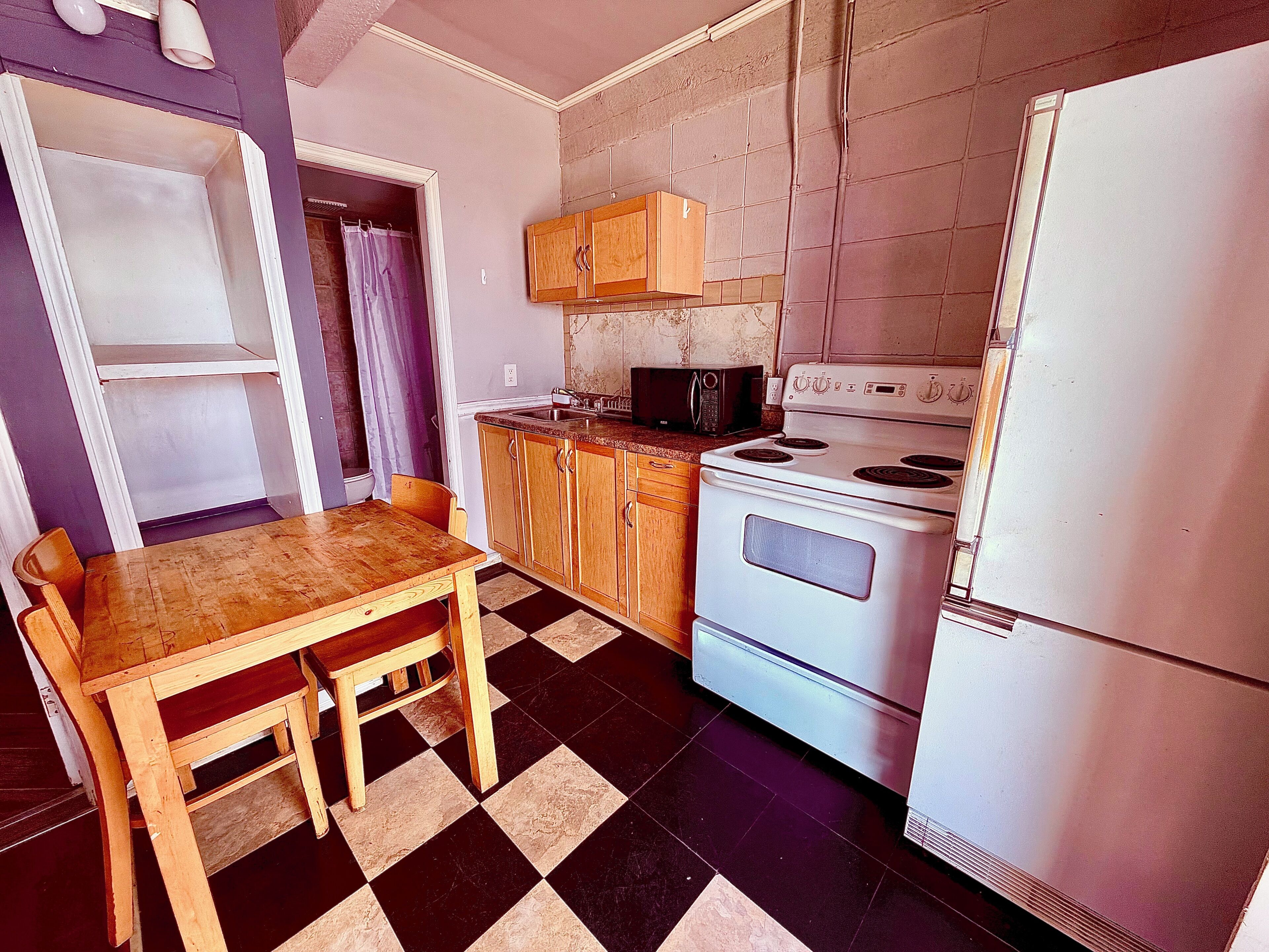 Quarto casal ou duplo luxo, 1 cama de casal, cozinha americana | Escrivaninha, Wi-Fi de cortesia, roupa de cama