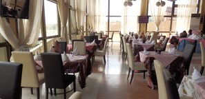 Breakfast, lunch, dinner served; African cuisine