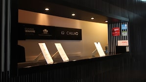 A reception desk with a sign for 'CIANO ENAVE' and 'IQ CALLAO'. - IQ Callao by Recoleta Apartments (Buenos Aires)