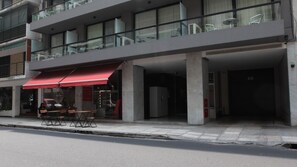施設の正面