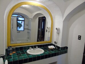 Triple Room | Bathroom sink - Villa Colonial (Antigua Guatemala)