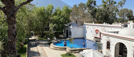 Outdoor pool, pool umbrellas, sun loungers