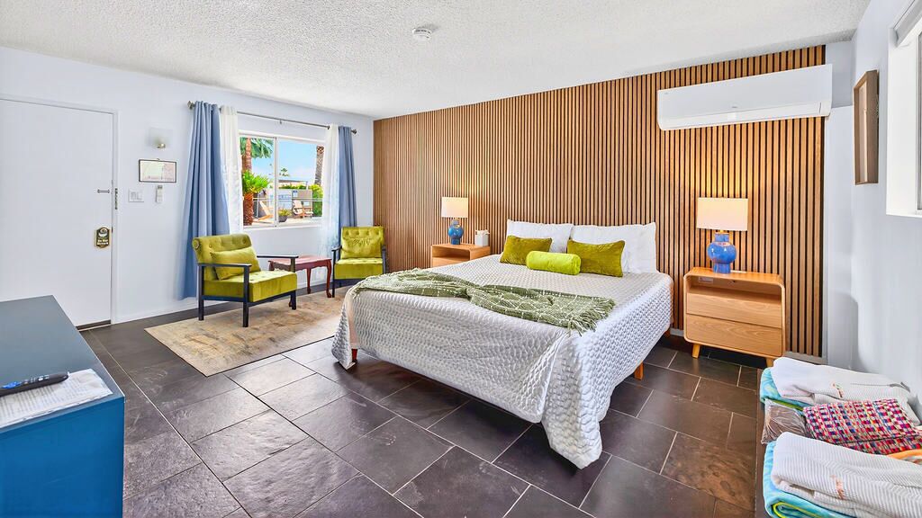 Estudio, 1 cama King size, baño privado (California) | Edredón, camas Tempur-Pedic, muebles diferentes y cortinas blackout 