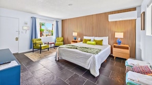 Studio, 1 King Bed, Private Bathroom (California)