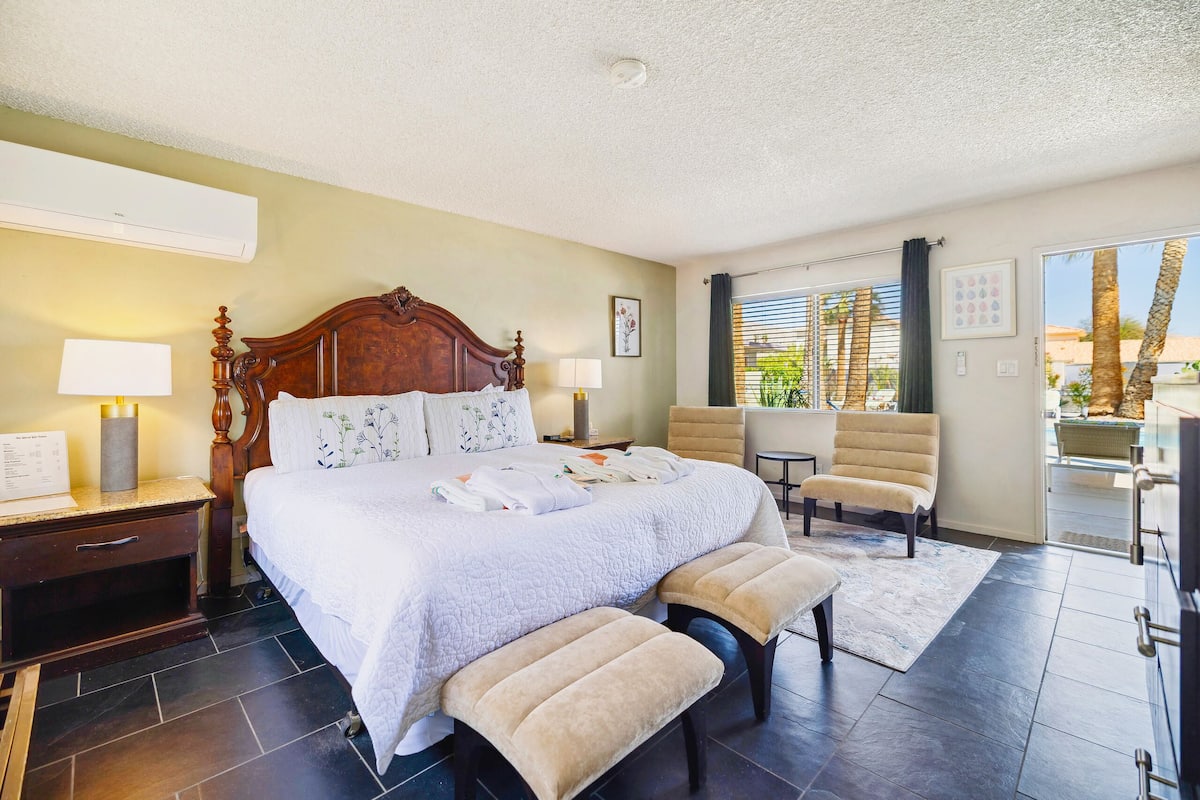 Room, 1 King Bed, Private Bathroom (California) | 1 bedroom, hypo-allergenic bedding, down comforters, Tempur-Pedic beds