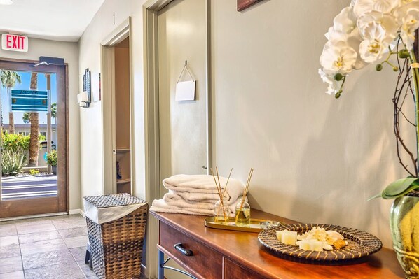 Steam room - Lido Palms Resort and Spa (Desert Hot Springs)