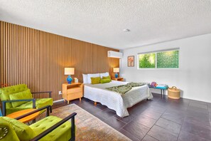 Studio, 1 King Bed, Private Bathroom (California) | Hypo-allergenic bedding, blackout curtains, free WiFi, bed sheets