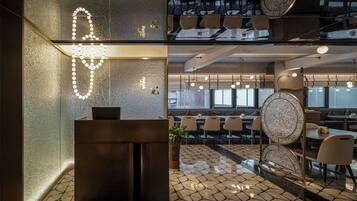 Daily buffet breakfast (CNY 50 per person)